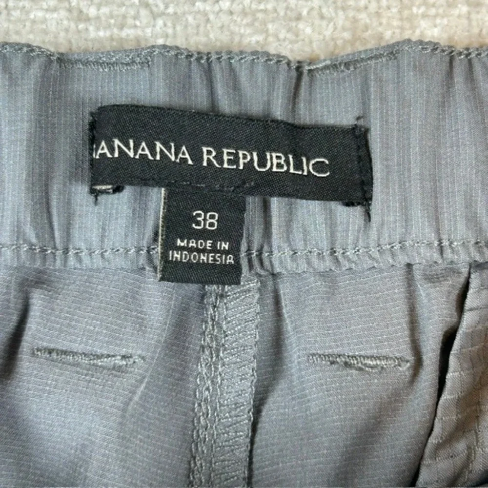 Banana Republic Men's Gray Lightweight Flat Front Chino Shorts 38 Inseam 9